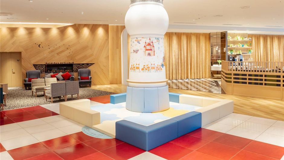Comfort Suites Tokyo Bay Lobby