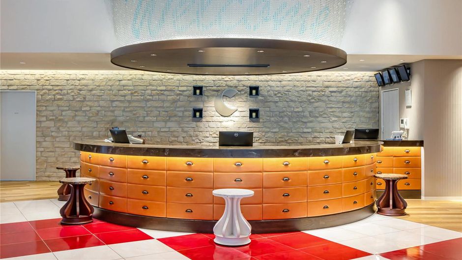 Comfort Suites Tokyo Bay Lobby