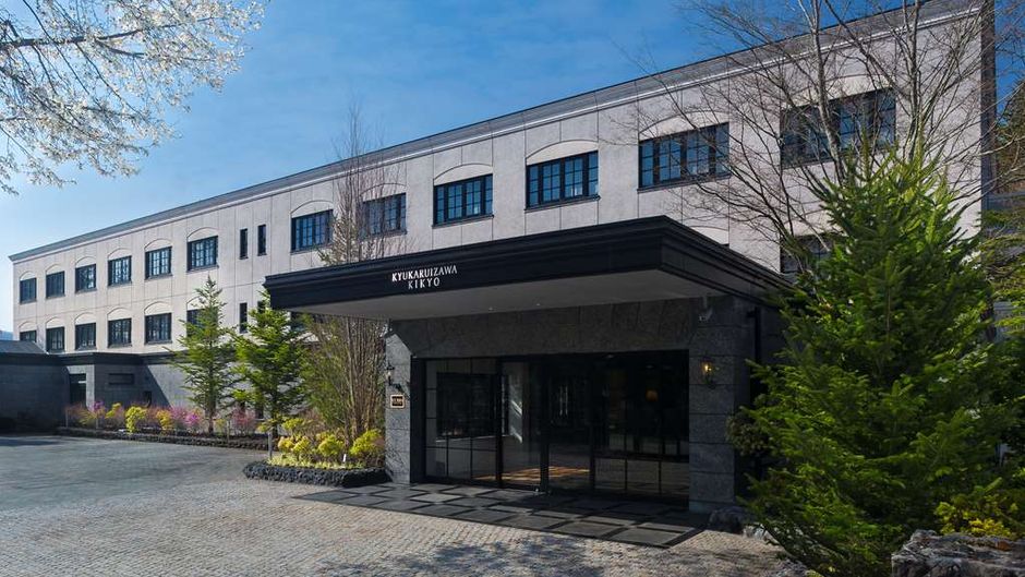 Kyukaruizawa Kikyo, Curio Collection Exterior