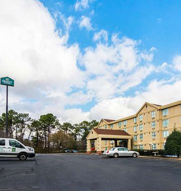 Quality Suites Forest Park