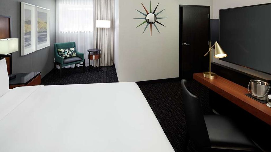 DoubleTree by Hilton Montreal Airport Room