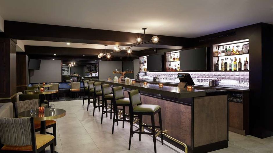 DoubleTree by Hilton Montreal Airport Restaurant