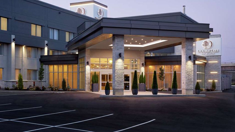 DoubleTree by Hilton Montreal Airport Exterior