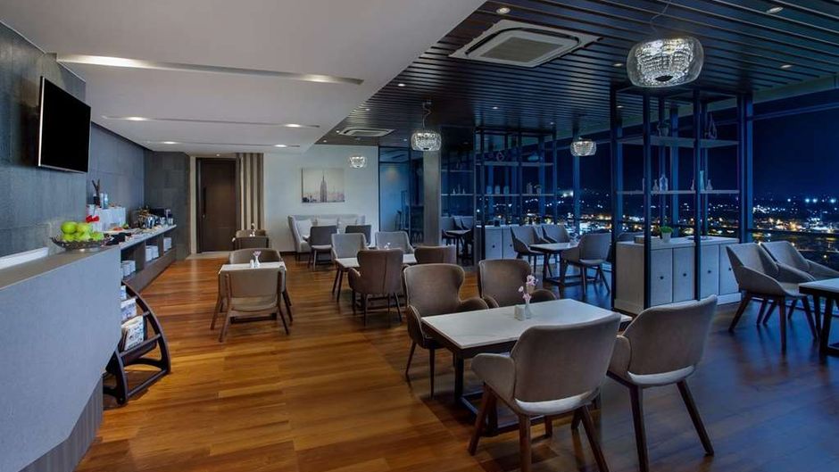 Wyndham Opi Hotel Palembang Restaurant