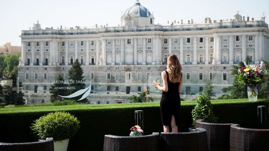 Jardines de Sabatini Apartosuites Exterior