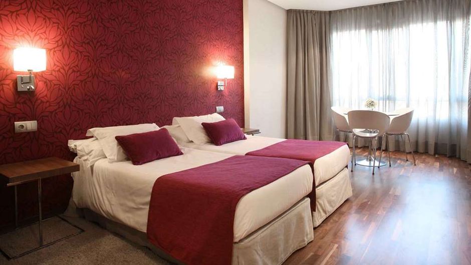 Jardines de Sabatini Apartosuites Room