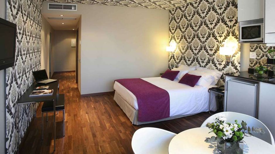 Jardines de Sabatini Apartosuites Suite