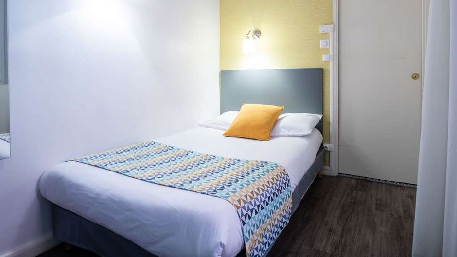 Hotel Au Patio Morand Room