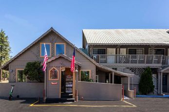 Econo Lodge Inn and Suites