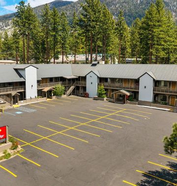 Econo Lodge Inn and Suites