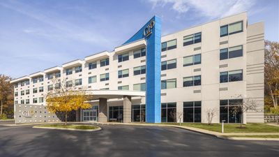 GLo Best Western Nashville Airport West