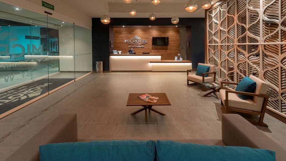 Microtel Inn & Suites San Luis Potosi Lobby