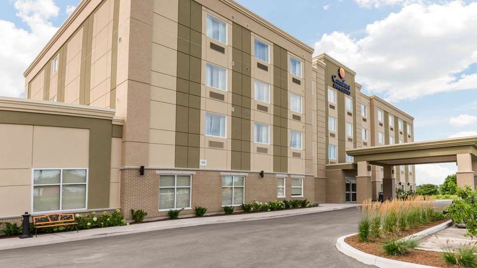 Comfort Inn and Suites Bowmanville Exterior