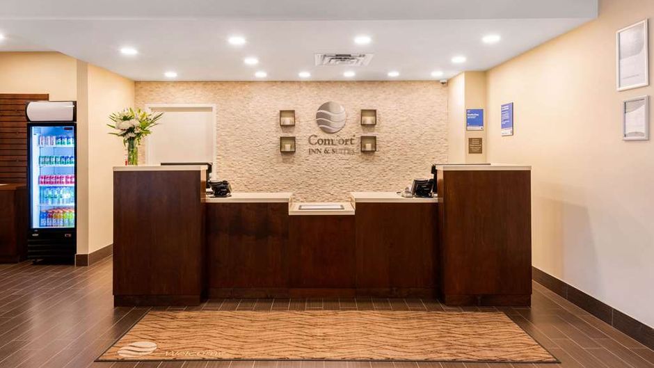 Comfort Inn and Suites Bowmanville Lobby