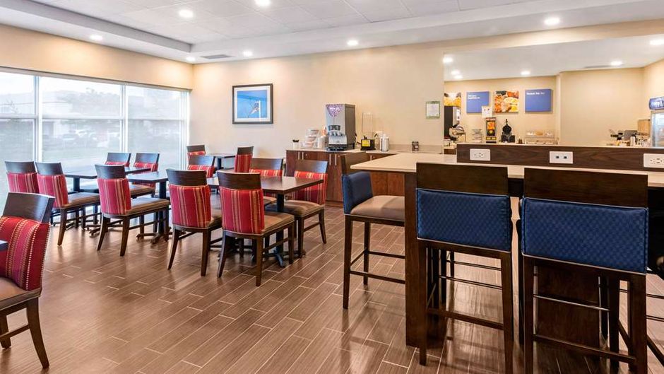 Comfort Inn and Suites Bowmanville Restaurant