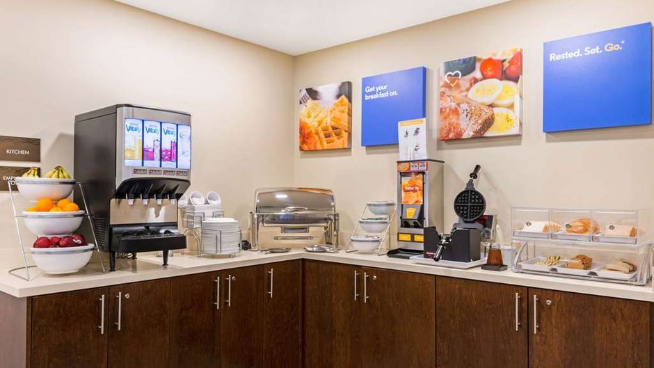 Comfort Inn and Suites Bowmanville Restaurant