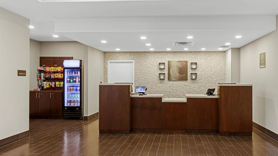 Comfort Inn and Suites Bowmanville Lobby