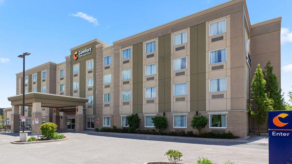 Comfort Inn and Suites Bowmanville Exterior