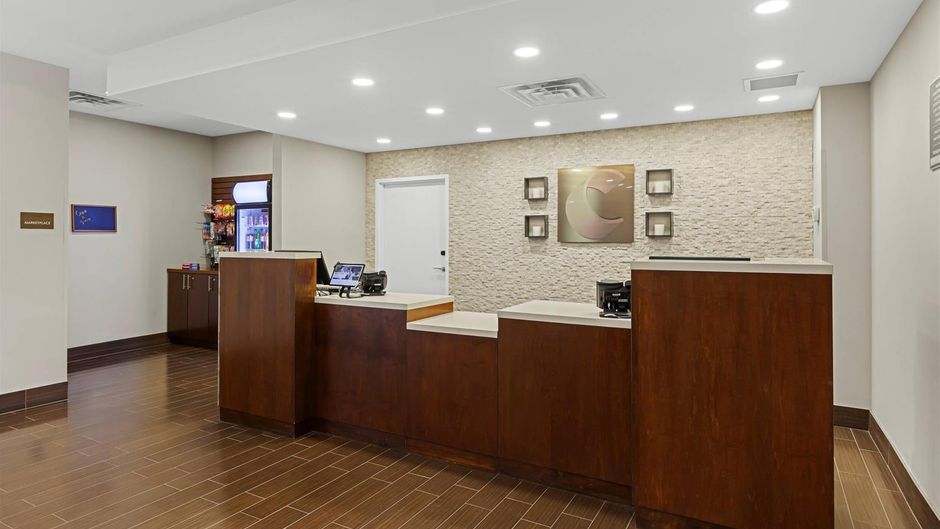 Comfort Inn and Suites Bowmanville Lobby