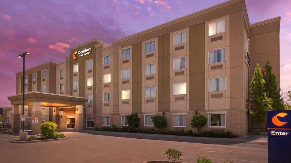 Comfort Inn and Suites Bowmanville Exterior