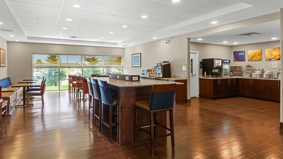Comfort Inn and Suites Bowmanville Restaurant