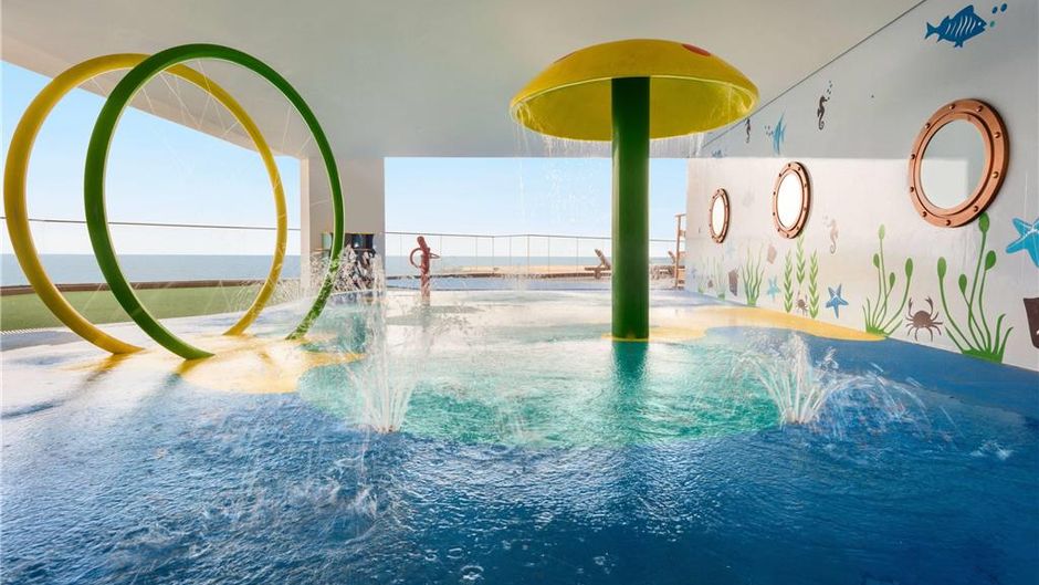 Wyndham Garden Ajman Corniche Pool