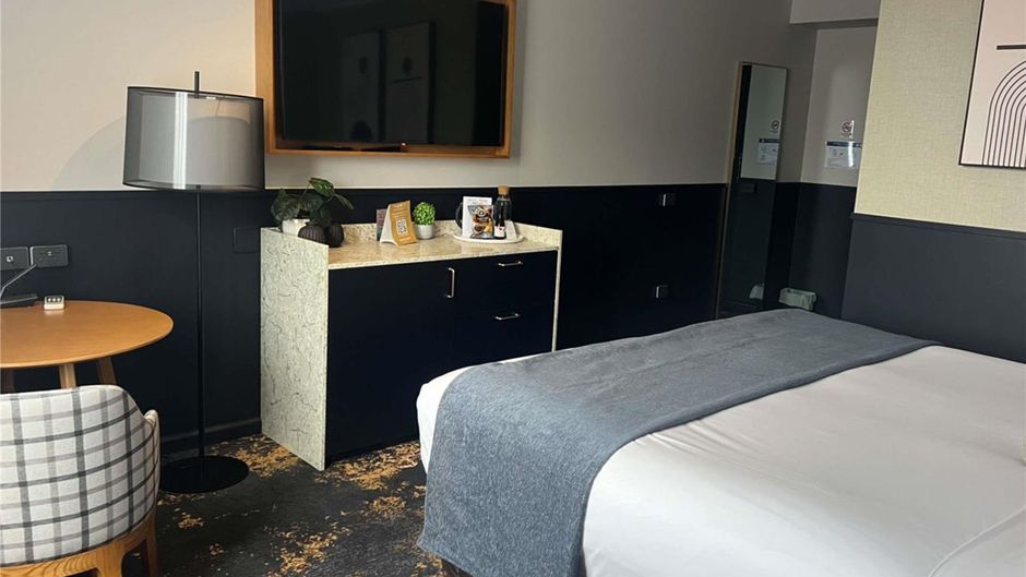 Mercure Albury Room
