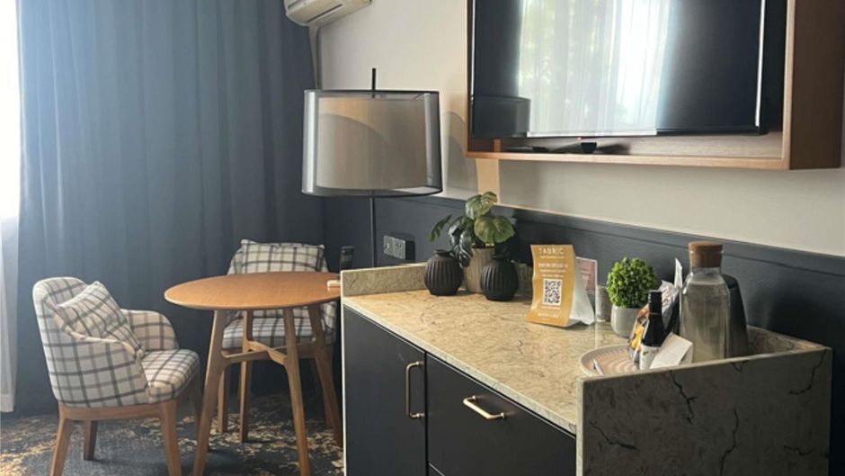 Mercure Albury Room