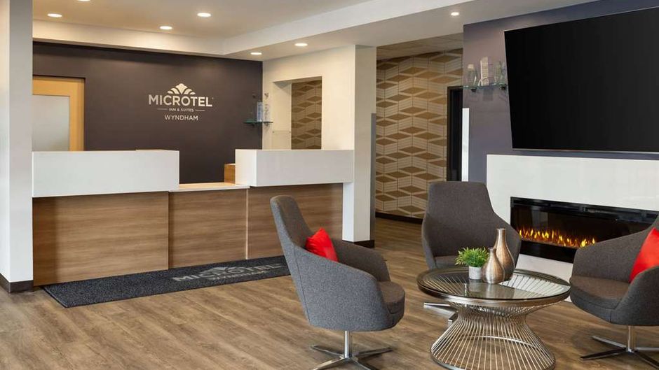 Microtel Inn/Suites by Wyndham Val-d'Or Lobby