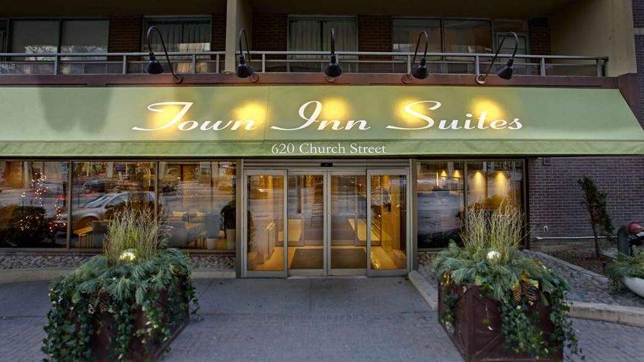 Town Inn Suites Exterior