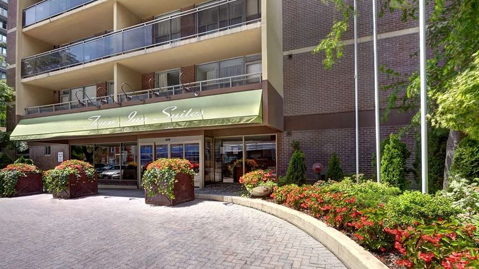 Town Inn Suites Exterior