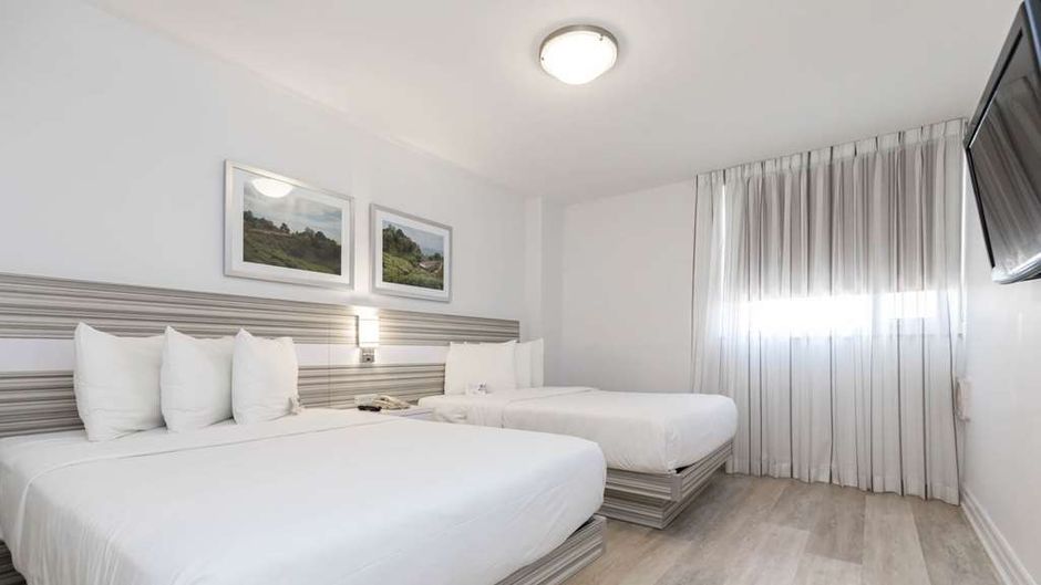 Town Inn Suites Room