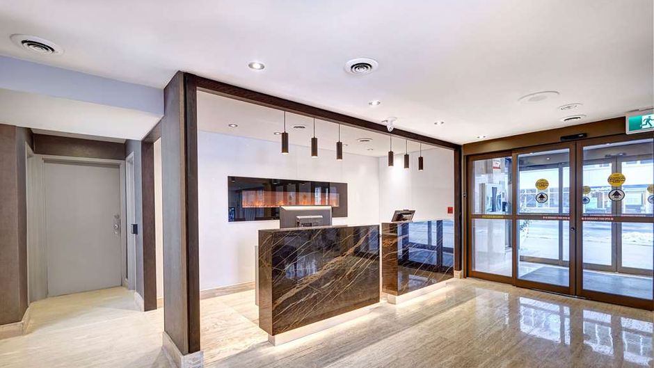Town Inn Suites Lobby