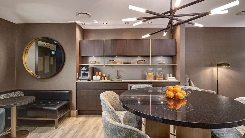 Town Inn Suites Lobby