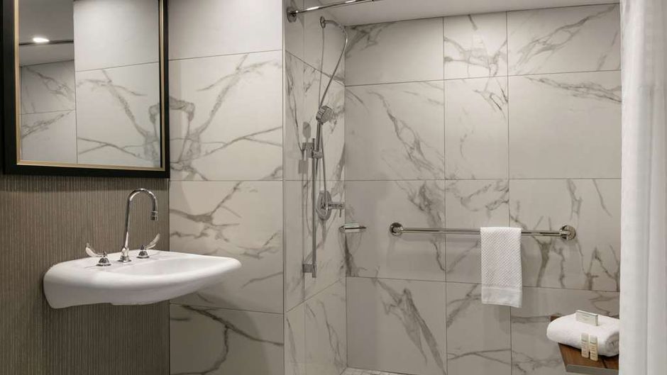 Embassy Suites by Hilton Montreal Arpt Room