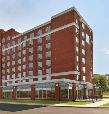 Embassy Suites by Hilton Montreal Arpt