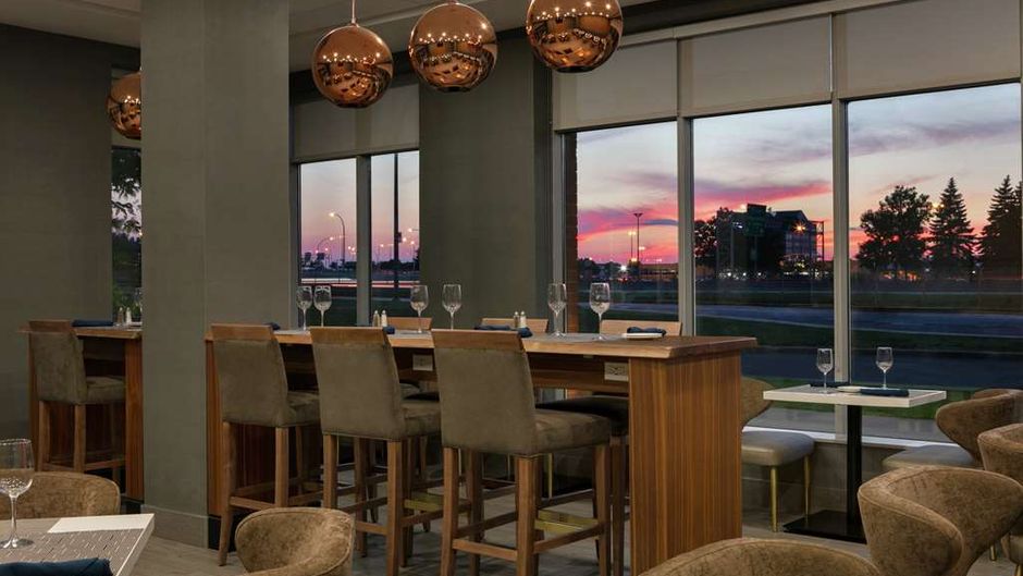 Embassy Suites by Hilton Montreal Arpt Restaurant