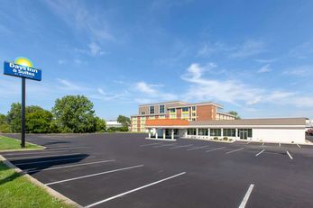 Days Inn & Suites Grand Rapids near Dtwn