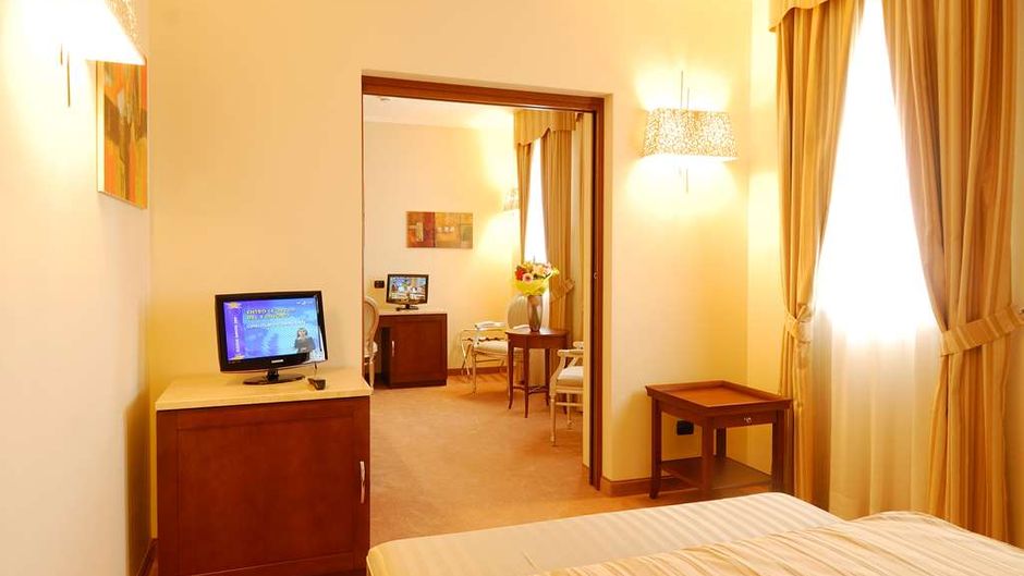 Hotel For You Suite