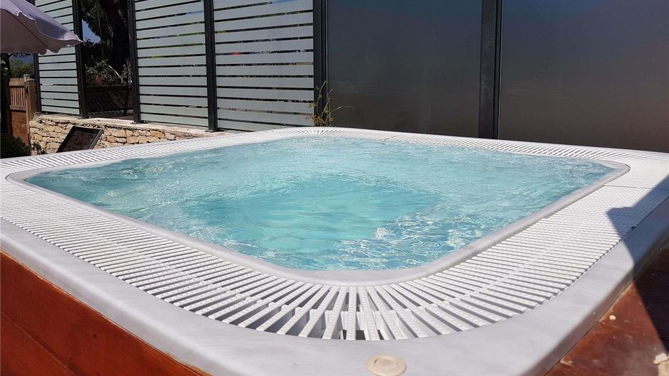 ibis Styles Frejus Saint-Raphael Pool