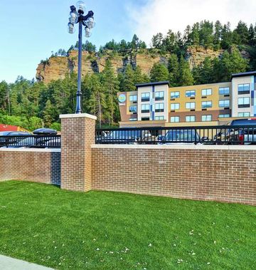 Tru by Hilton Deadwood