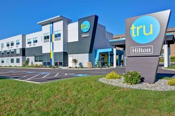 Tru by Hilton Syracuse North Airport