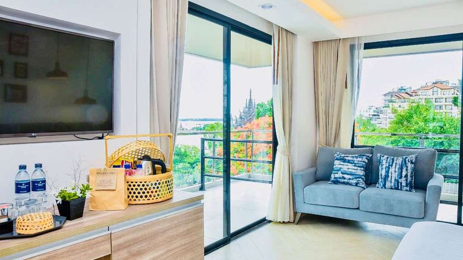 Golden Tulip Pattaya Beach Resort Suite