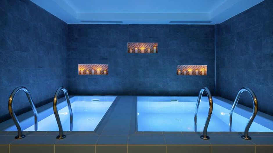 DoubleTree by Hilton Almaty Pool