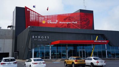 Rydges Pit Lane Hotel
