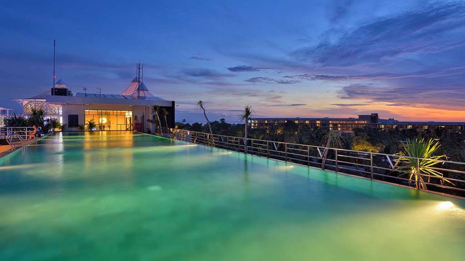 De Vins Sky Hotel Seminyak Pool