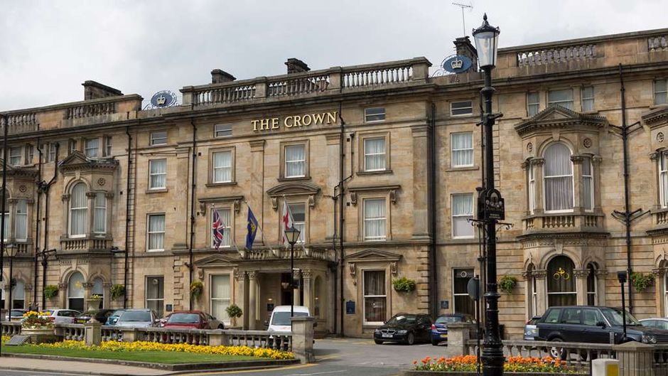 Crown Hotel Exterior