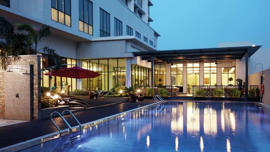 Hilton Garden Inn Puchong Pool