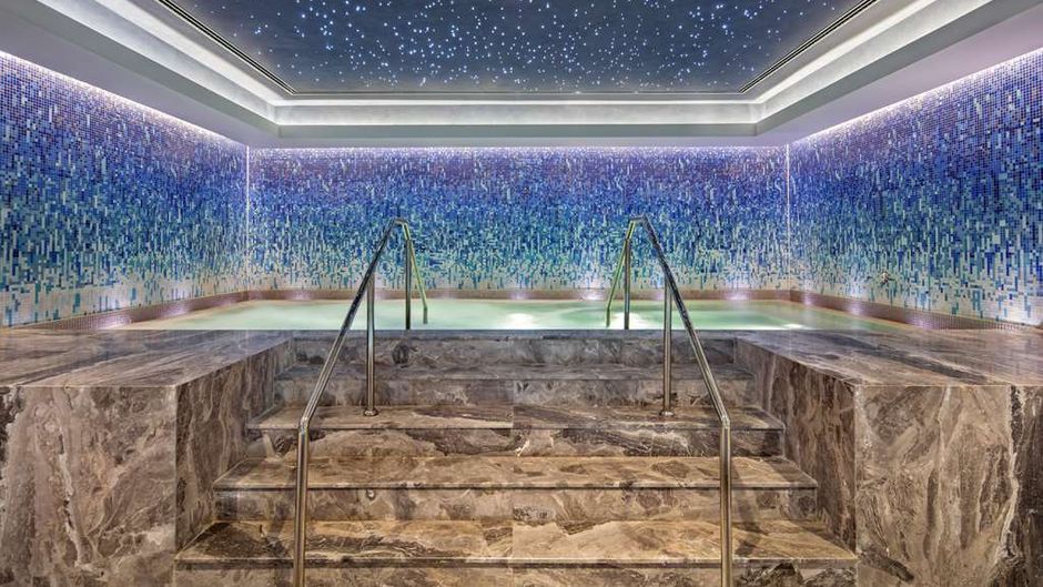 DoubleTree by Hilton Skopje Pool