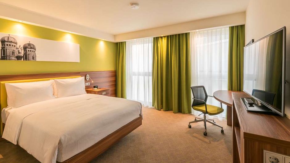 Hampton by Hilton Munich City West Room